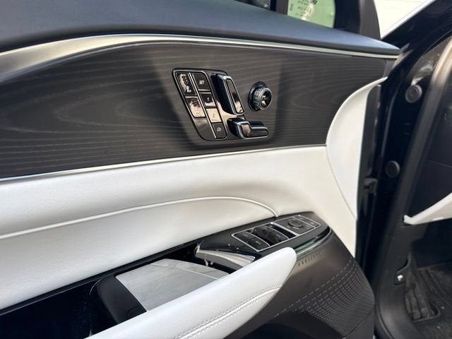 2025 Cadillac LYRIQ Luxury 1