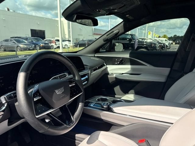 2025 Cadillac LYRIQ Luxury 1