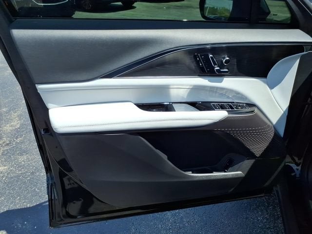 2025 Cadillac LYRIQ Luxury 1