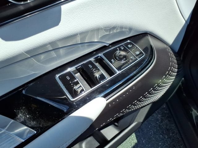 2025 Cadillac LYRIQ Luxury 1