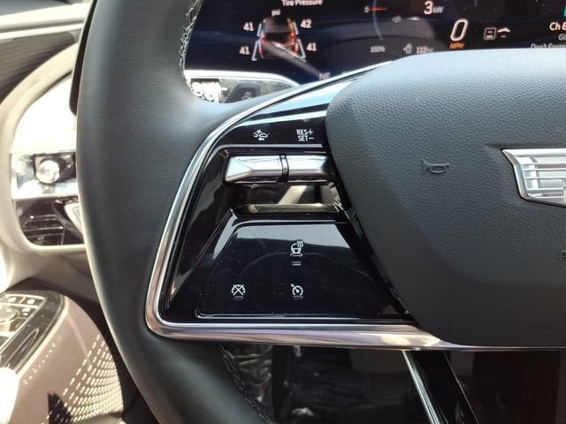 2025 Cadillac LYRIQ Luxury 1