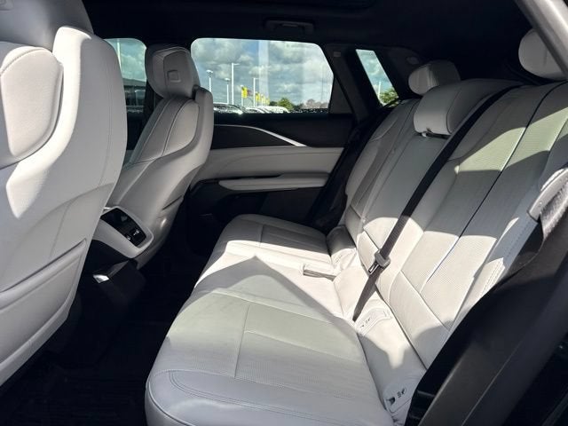 2025 Cadillac LYRIQ Luxury 1