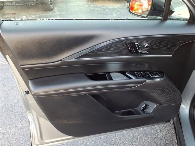 2024 Cadillac LYRIQ Luxury 1