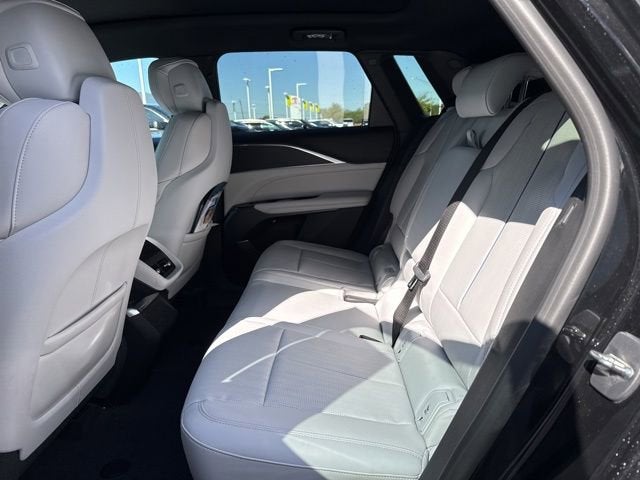 2024 Cadillac LYRIQ Luxury 1