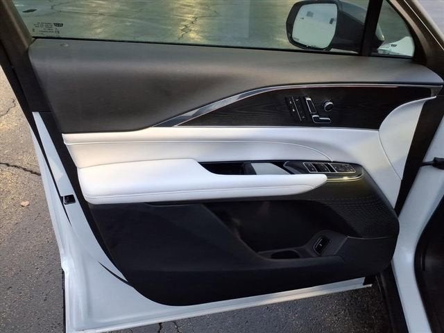 2024 Cadillac LYRIQ Luxury 1