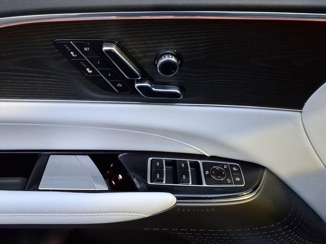 2024 Cadillac LYRIQ Luxury 1