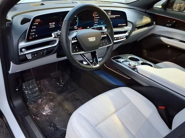 2024 Cadillac LYRIQ Luxury 1