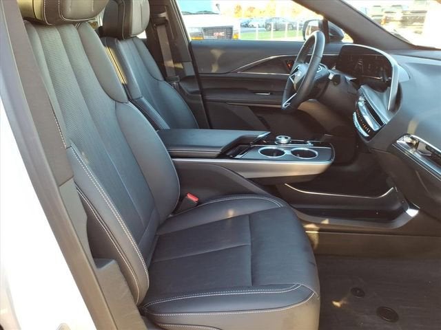 2024 Cadillac LYRIQ Luxury 1