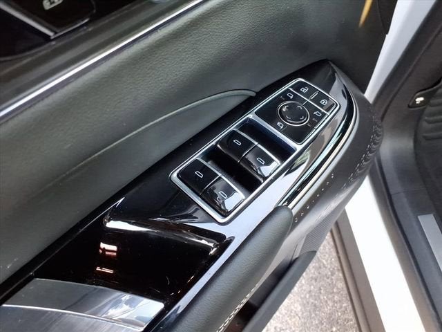 2024 Cadillac LYRIQ Luxury 1