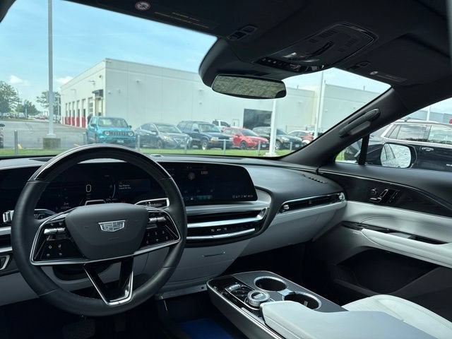 2024 Cadillac LYRIQ Luxury 2