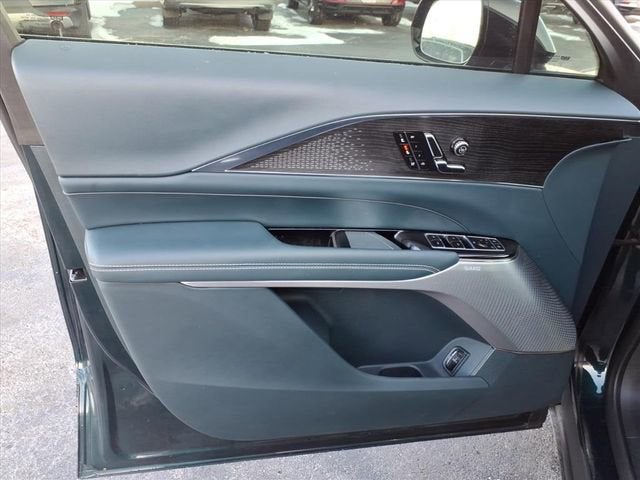 2024 Cadillac LYRIQ Luxury 3