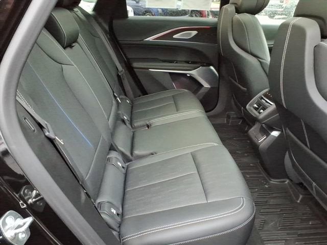 2024 Cadillac LYRIQ Luxury 3