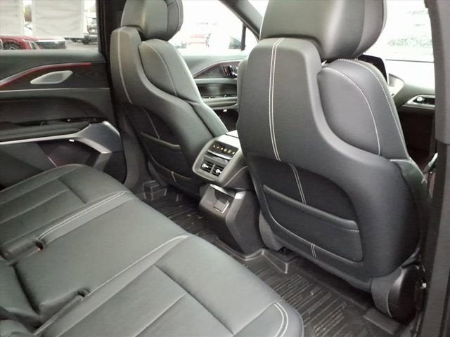 2024 Cadillac LYRIQ Luxury 3