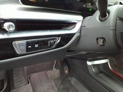 2024 Cadillac LYRIQ Luxury 3