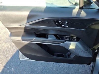 2025 Cadillac LYRIQ Luxury 3