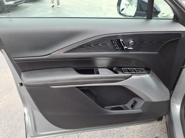 2025 Cadillac LYRIQ Luxury 3