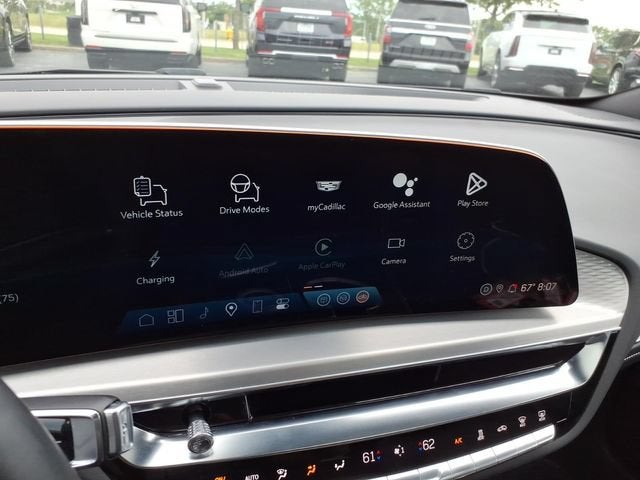 2025 Cadillac LYRIQ Luxury 3