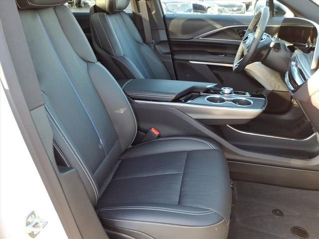 2025 Cadillac LYRIQ Luxury 3