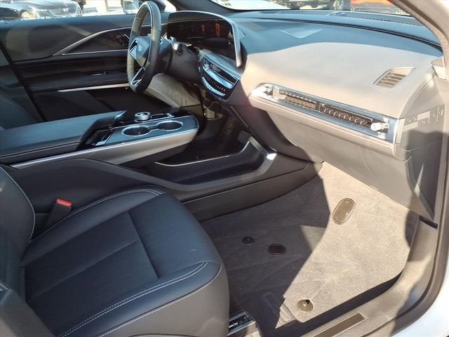 2025 Cadillac LYRIQ Luxury 3