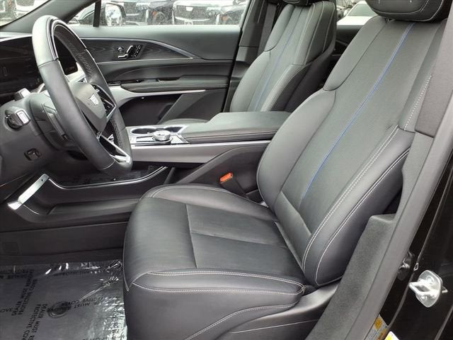 2025 Cadillac LYRIQ Luxury 3