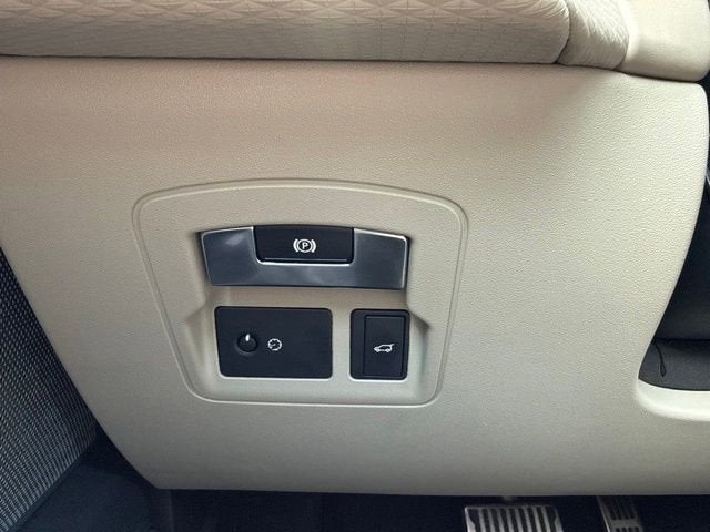 2018 Land Rover Range Rover Velar R-Dynamic SE