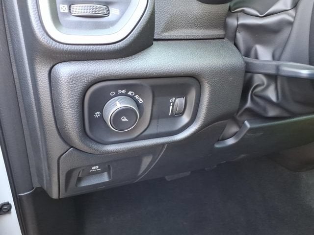 2024 RAM 1500 Tradesman Crew Cab 4x4 5'7" Box
