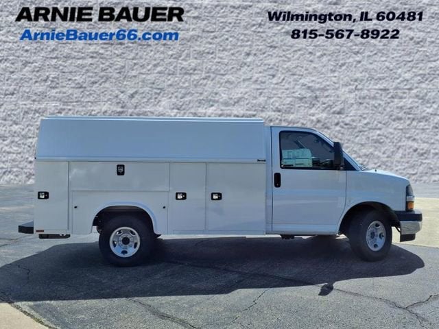2025 Chevrolet Express Cutaway 3500 1WT