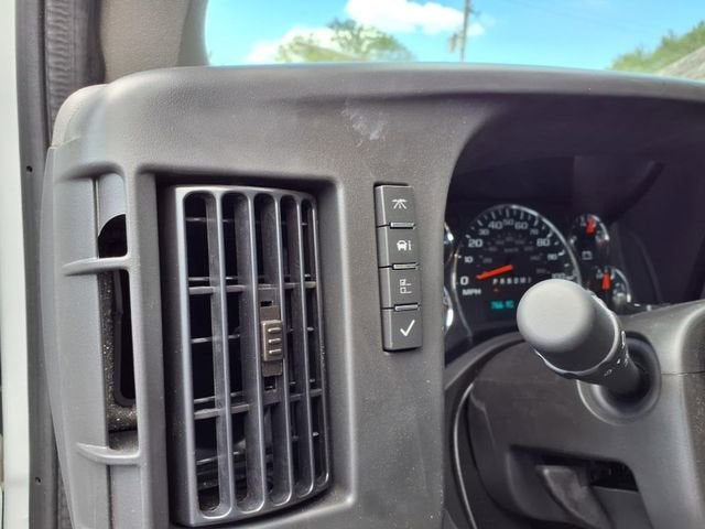 2025 Chevrolet Express Cutaway 3500 1WT